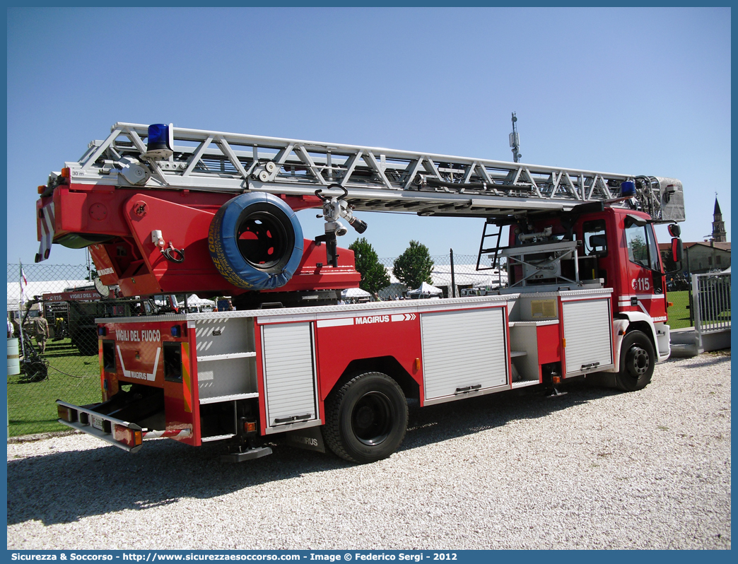 VF 21963
Corpo Nazionale Vigili del Fuoco
Iveco 150E28 EuroFire I serie
Allestitore Magirus
Parole chiave: VVF;V.V.F.;Corpo;Nazionale;Vigili;del;Fuoco;AutoScala;AS;Iveco;150E28;EuroFire;Magirus