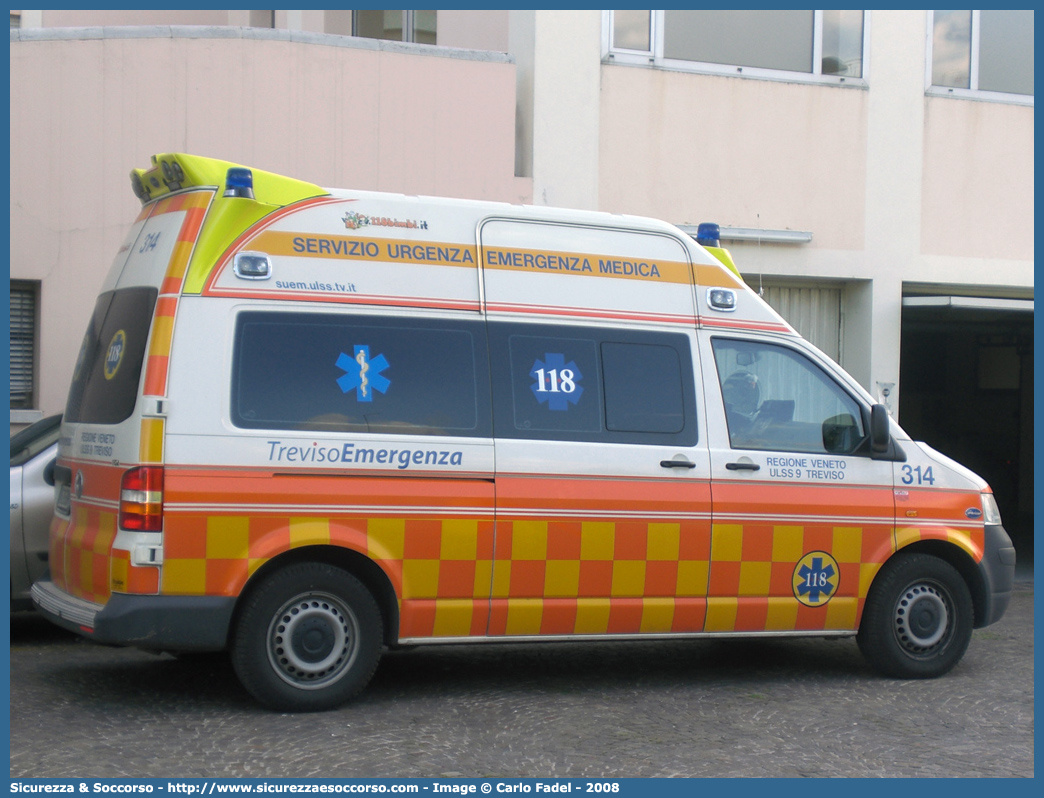 314
SUEM 118 Treviso Emergenza
Azienda ULSS 2 - Marca Trevigiana
Volkswagen Transporter T5
Allestitore Aricar S.p.A.
Parole chiave: 118;SUEM;S.U.E.M.;Treviso;Emergenza;Ambulanza;Volkswagen;Transporter;T5;Aricar