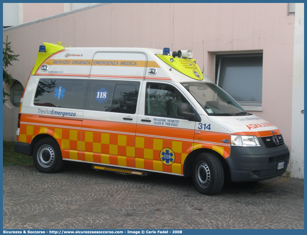 314
SUEM 118 Treviso Emergenza
Azienda ULSS 2 - Marca Trevigiana
Volkswagen Transporter T5
Allestitore Aricar S.p.A.
Parole chiave: 118;SUEM;S.U.E.M.;Treviso;Emergenza;Ambulanza;Volkswagen;Transporter;T5;Aricar