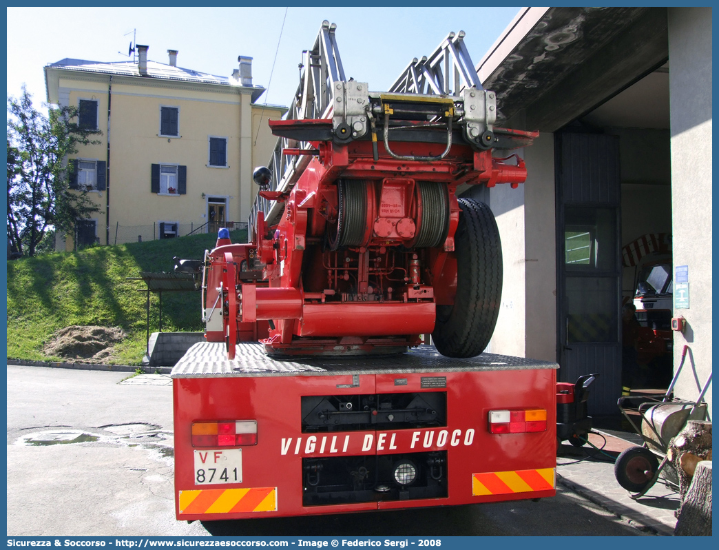 VF 8741
Corpo Nazionale Vigili del Fuoco
Fiat 643N
Allestitore Magirus Macchi
Parole chiave: VVF;V.V.F.;Corpo;Nazionale;Vigili;del;Fuoco;AutoScala;AS;Fiat;643N;Macchi;Magirus