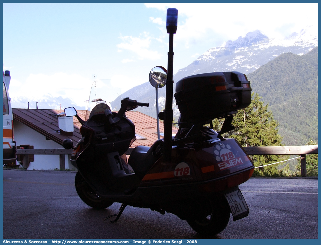 -
SUEM 118 Belluno
Azienda ULSS 1 - Dolomiti
Pieve di Cadore
Honda CN250
Parole chiave: 118;SUEM;S.U.E.M.;Belluno;Pieve di Cadore;Motomedica;Honda;CN250