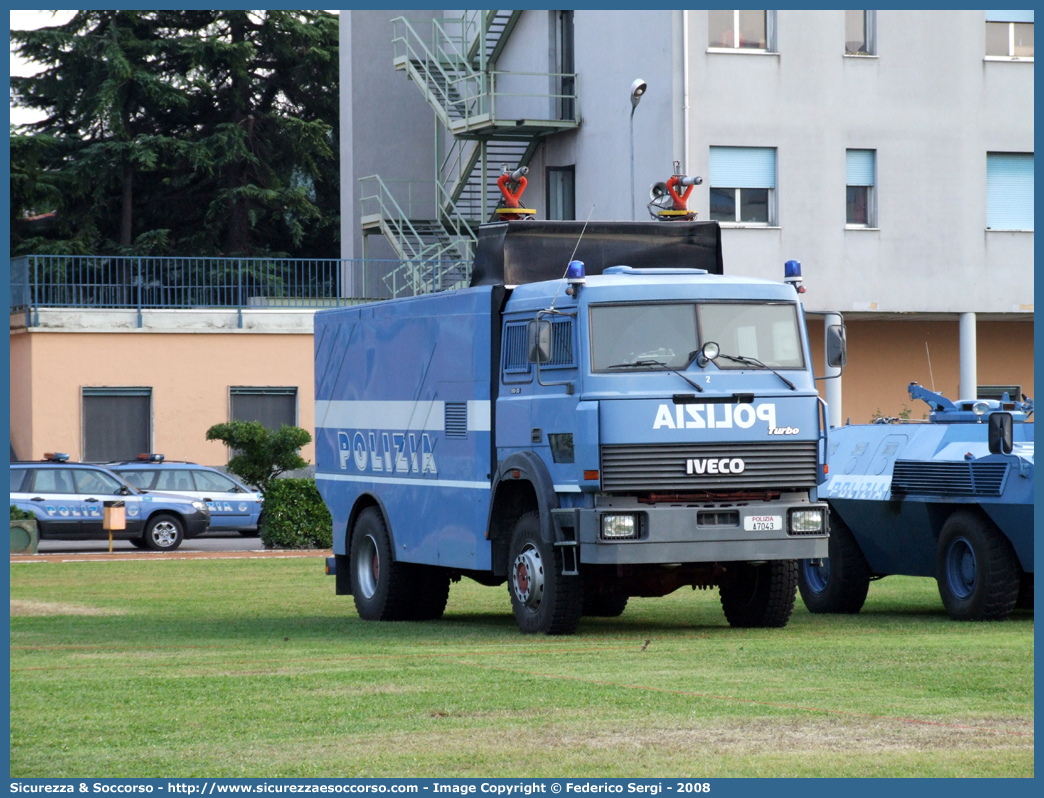 Polizia A7043
Polizia di Stato
Reparto Mobile
Iveco 190-30
(variante)
Parole chiave: A7043;Polizia di Stato;Reparto Mobile;Ordine Pubblico;Iveco 190-30;Idrante