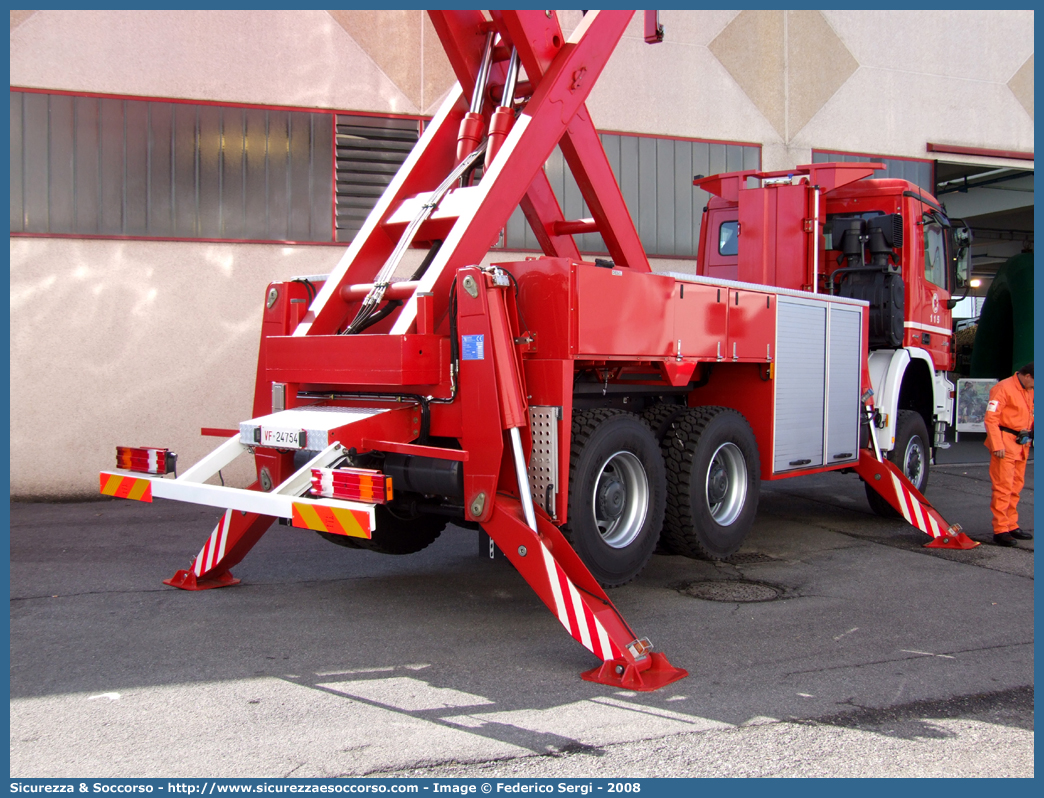 VF 24754
Corpo Nazionale Vigili del Fuoco
Nucleo Aeroportuale
Mercedes Benz Actros 3341 II serie
Parole chiave: Corpo;Nazionale;Vigili del Fuoco;Vigili;Fuoco;Mercedes;Benz;Actros;Aeroportuale