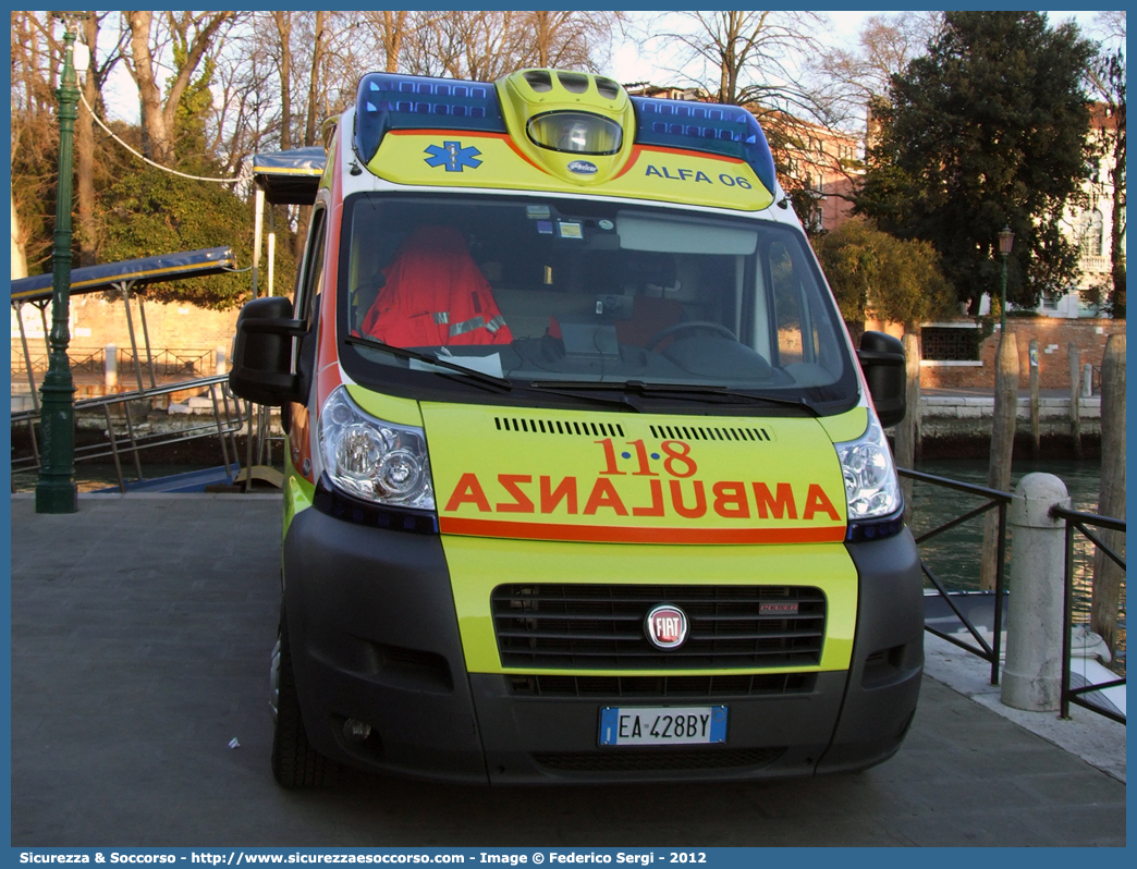 ALFA 06
SUEM 118 Venezia Mestre
Azienda ULSS 3 - Serenissima
Mestre
Fiat Ducato III serie
Allestitore Aricar S.p.A.
Parole chiave: 118;SUEM;S.U.E.M.;Venezia;Mestre;Emergenza;Ambulanza;Fiat;Ducato;Aricar