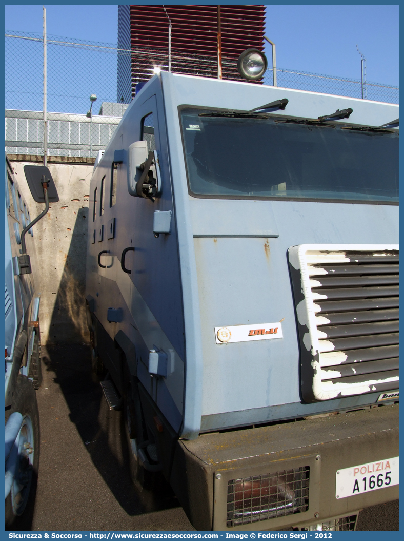 Polizia A1665
Polizia di Stato
Reparto Mobile
Iveco EuroCargo 80E15
Allestitore Boneschi-Sirmac
Parole chiave: Polizia di Stato;Polizia;PS;Iveco;EuroCargo 80E15;Boneschi;Sirmac;A1665