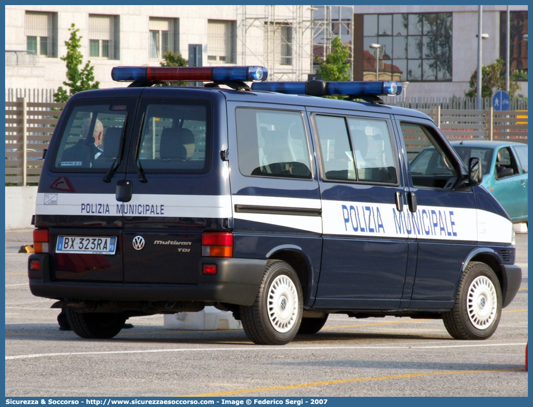 -
Polizia Municipale
Comune di Padova
Volkswagen Transporter T4 restyling
Parole chiave: Polizia;Locale;Municipale;Padova;Volkswagen;Transporter;T4