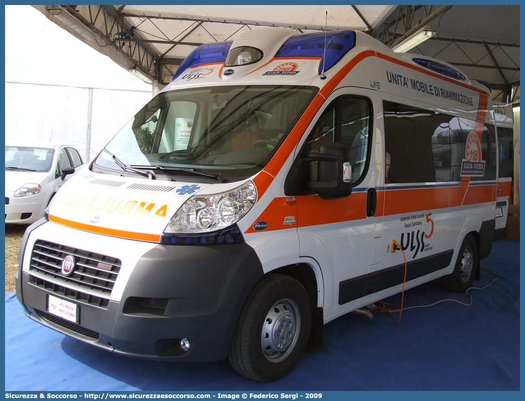 -
SUEM 118 Vicenza
Azienda ULSS 8 - Berica
Fiat Ducato III serie
Allestitore Aricar S.p.A.
Parole chiave: 118;SUEM;S.U.E.M.;Ovest;Vicentino;Vicenza;Ambulanza;Fiat;Ducato;Aricar