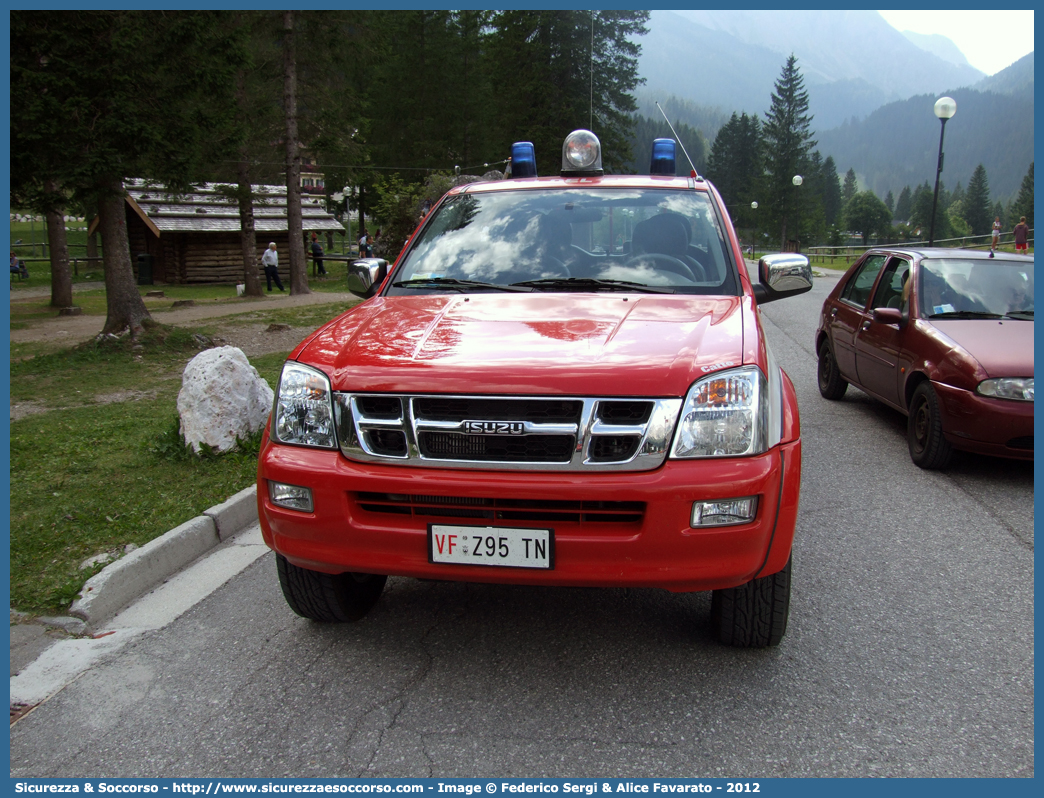 VF Z95TN
Corpo Volontario Vigili del Fuoco San Martino di Castrozza
Isuzu D-Max I serie
Parole chiave: VF;V.F.;Vigili del Fuoco;Vigili;Fuoco;Volontari;San Martino di Castrozza;Isuzu;D-Max II serie;Z95TN