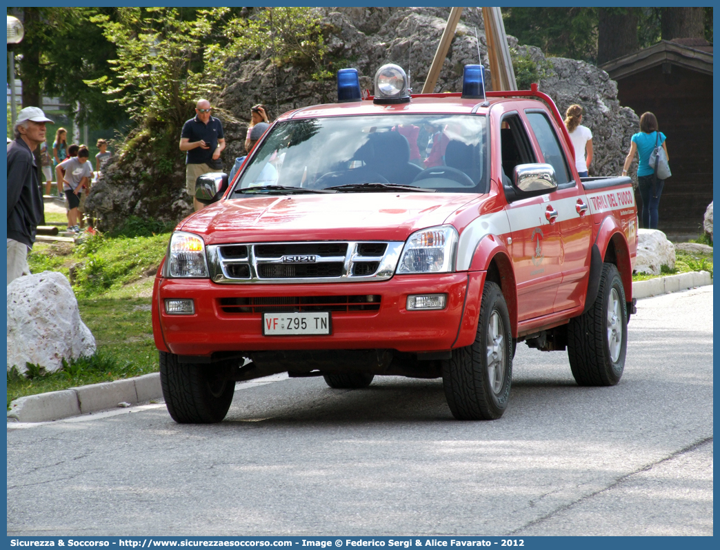 VF Z95TN
Corpo Volontario Vigili del Fuoco San Martino di Castrozza
Isuzu D-Max I serie
Parole chiave: VF;V.F.;Vigili del Fuoco;Vigili;Fuoco;Volontari;San Martino di Castrozza;Isuzu;D-Max II serie;Z95TN