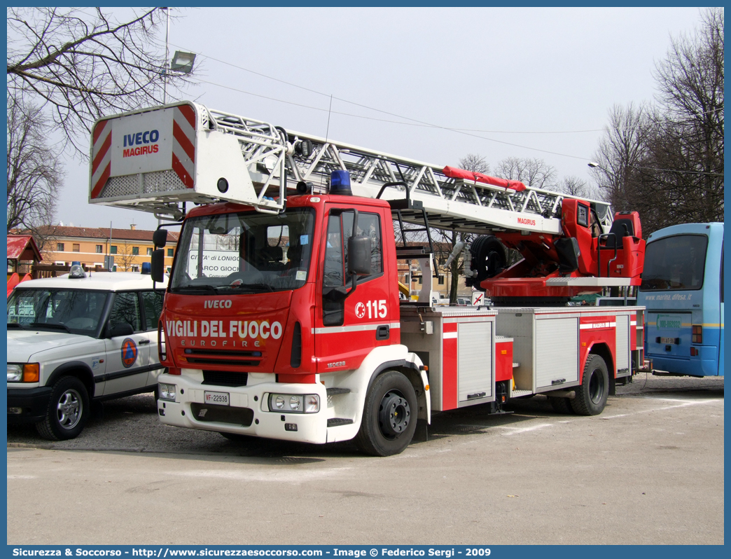 VF 22938
Corpo Nazionale Vigili del Fuoco
Iveco 150E28 EuroFire II serie
Allestitore Magirus
Parole chiave: VVF;V.V.F.;Corpo;Nazionale;Vigili;del;Fuoco;AutoScala;AS;Iveco;150E28;EuroFire;Magirus