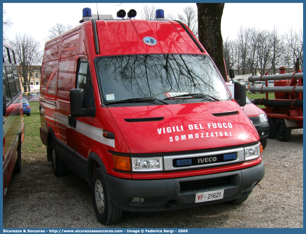 VF 21621
Corpo Nazionale Vigili del Fuoco
Nucleo Soccorso Subacqueo e Acquatico
Iveco Daily 35S13 III serie
Parole chiave: Corpo;Nazionale;Vigili del Fuoco;Vigili;Fuoco;Iveco;Daily;35S13;NSSA;N.S.S.A.;Soccorso;Subacqueo;Acquatico;Sommozzatori;Subacquei