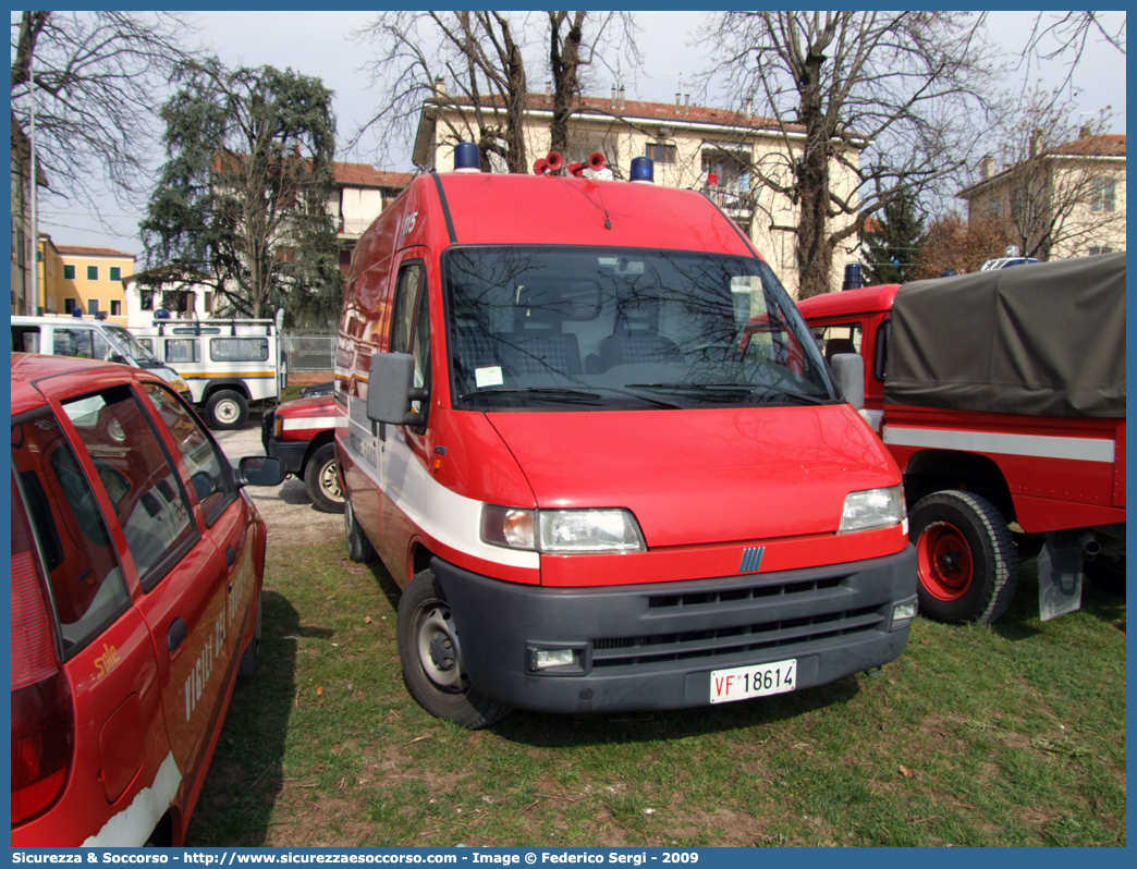 VF 18614
Corpo Nazionale Vigili del Fuoco
Fiat Ducato II serie 
Parole chiave: VF;V.F.;VVF;V.V.F.;Corpo;Nazionale;Vigili del Fuoco;Vigili;Fuoco;Fiat;Ducato II serie;18614