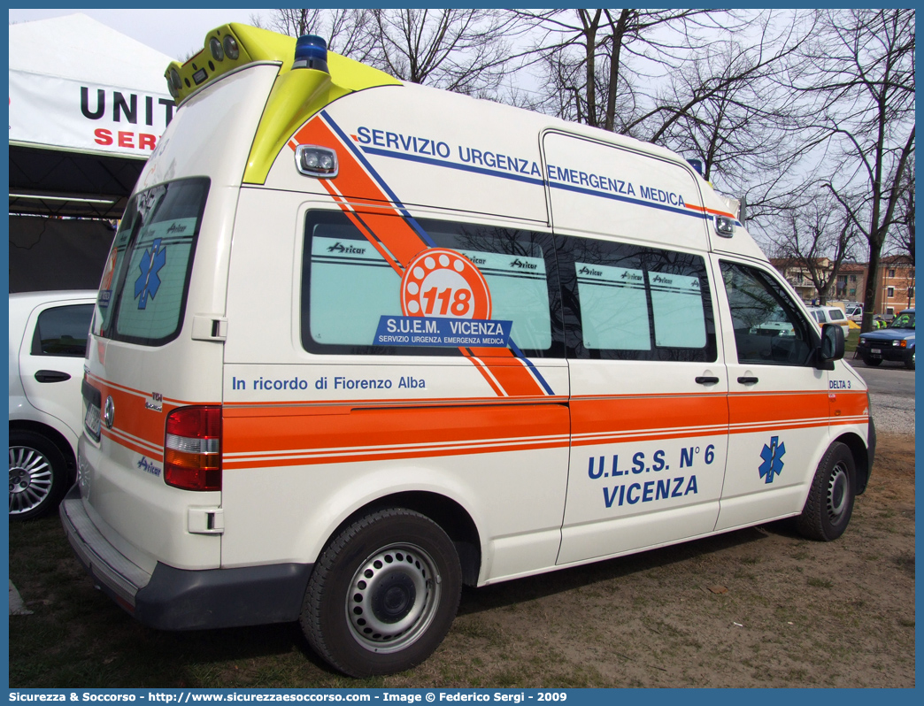 DELTA 3
SUEM 118 Vicenza
Azienda ULSS 8 - Berica
Volkswagen Transporter T5
Allestitore Aricar S.p.A.
Parole chiave: 118;SUEM;S.U.E.M.;Vicenza;Ambulanza;Volkswagen;Transporter;T5;Aricar