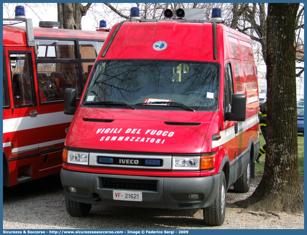 VF 21621
Corpo Nazionale Vigili del Fuoco
Nucleo Soccorso Subacqueo e Acquatico
Iveco Daily 35S13 III serie
Parole chiave: Corpo;Nazionale;Vigili del Fuoco;Vigili;Fuoco;Iveco;Daily;35S13;NSSA;N.S.S.A.;Soccorso;Subacqueo;Acquatico;Sommozzatori;Subacquei