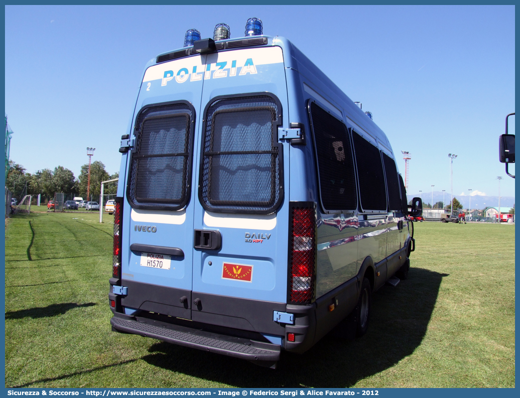 Polizia H1570
Polizia di Stato
Reparto Mobile
Iveco Daily 50C18 IV serie
Allestitore Sperotto S.p.A.
Parole chiave: PS;P.S.;Polizia;di;Stato;Reparto;Mobile;Ordine;Pubblico;Iveco;Daily;50C18;Sperotto