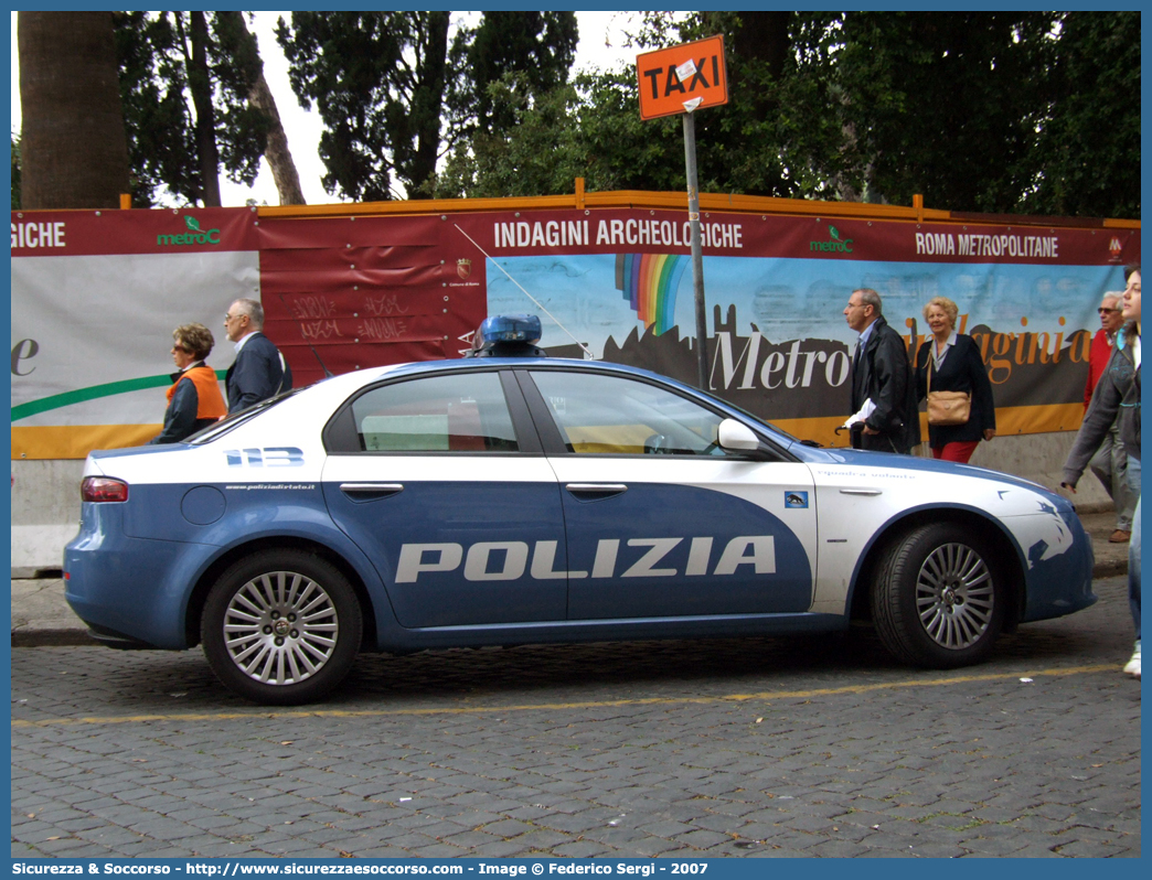 Polizia F3762
Polizia di Stato 
Squadra Volante
Alfa Romeo 159
Livrea Sperimentale
Parole chiave: PS;P.S.;Polizia;di;Stato;Pubblica;Sicurezza;Squadra;Volante;Alfa;Romeo;159