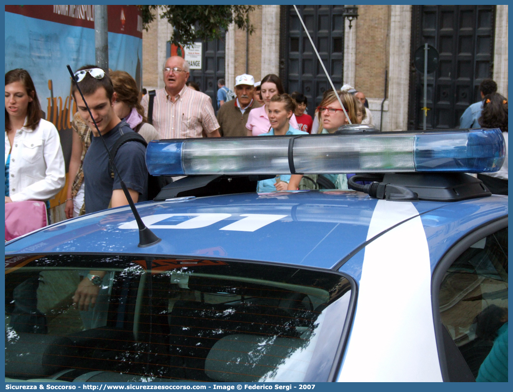 Polizia F3762
Polizia di Stato 
Squadra Volante
Alfa Romeo 159
Livrea Sperimentale
Parole chiave: PS;P.S.;Polizia;di;Stato;Pubblica;Sicurezza;Squadra;Volante;Alfa;Romeo;159