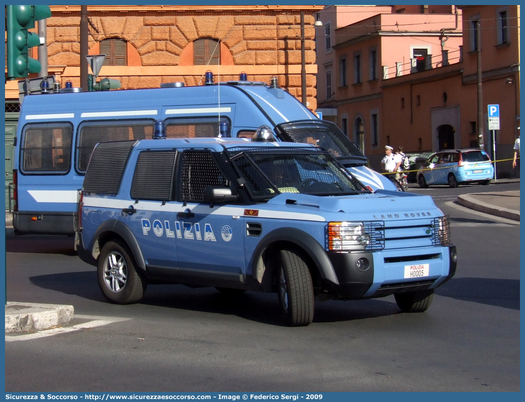 Polizia H0005
Polizia di Stato
Reparto Mobile
Land Rover Discovery 3
Allestitore Carrozzeria Marazzi S.p.A.
Parole chiave: H0005;PS;P.S.;Polizia di Stato;Reparto;Mobile;Ordine;Pubblico;Land Rover;Discovery;3;Marazzi