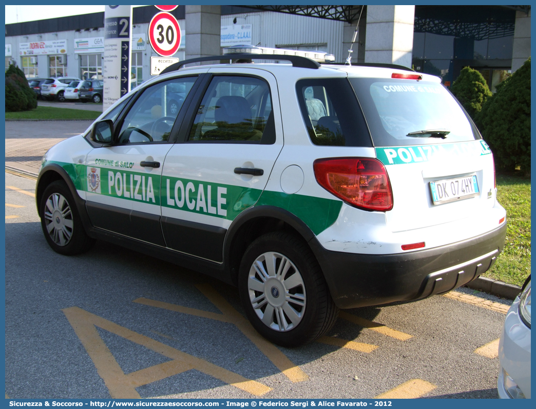 -
Polizia Locale
Comune di Salò
Fiat Sedici I serie
Parole chiave: PL;P.L.;PM;P.M.;Polizia;Locale;Municipale;Salò;Fiat;Sedici