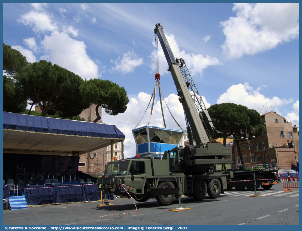 EI CF503
Esercito Italiano
Tadano Faun ATF 60-3S
Parole chiave: EI;E.I.;Esercito;Italiano;Mezzi da Cantiere;Trasporto Materiali;Supporto Logistico;Tadano Faun;ATF 60-3S