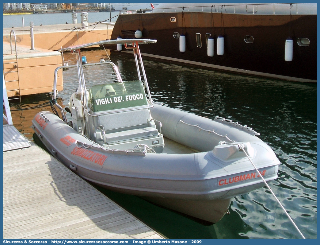 -
Corpo Nazionale Vigili del Fuoco
Nucleo Soccorso Subacqueo e Acquatico
Joker Boat Clubman 24
Parole chiave: Corpo;Nazionale;Vigili del Fuoco;Vigili;Fuoco;Imbarcazione;Battello Pneumatico;Joker Boat;Clubman 24;NSSA;N.S.S.A.;Soccorso;Subacqueo;Acquatico;Sommozzatori;Subacquei