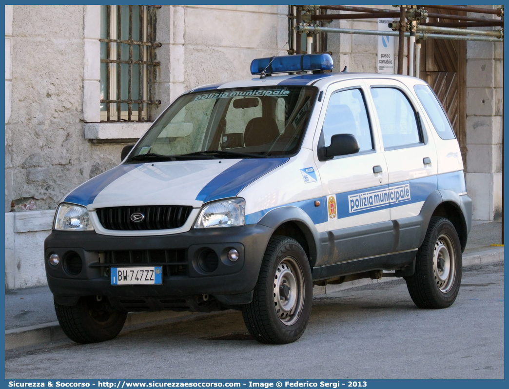 -
Polizia Municipale
Comune di Trieste
Daihatsu Terios I serie
Parole chiave: PL;PM;P.L.;P.M.;Polizia;Locale;Municipale;Trieste;Daihatsu;Terios