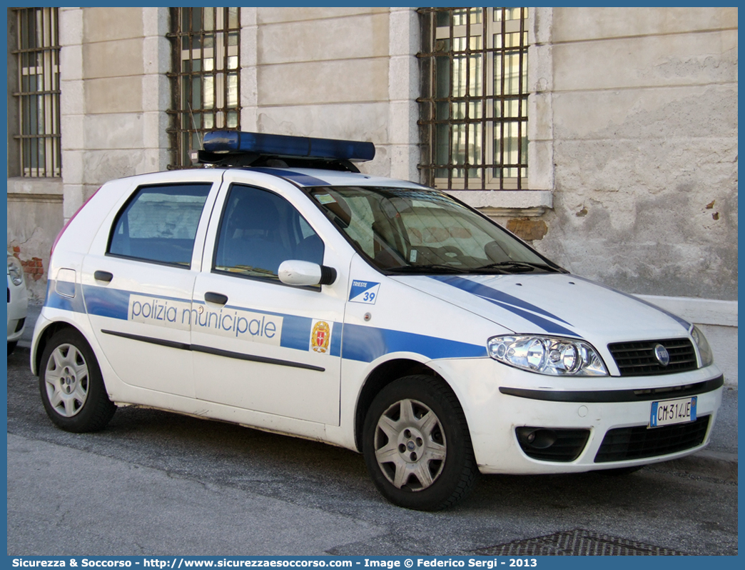 -
Polizia Municipale
Comune di Trieste
Fiat Punto III serie
Parole chiave: PL;PM;P.L.;P.M.;Polizia;Locale;Municipale;Trieste;Fiat;Punto