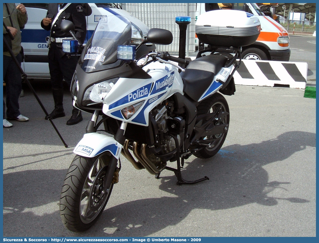 Polizia Locale YA01082
Polizia Municipale
Comune di Genova
Honda CBF600S
Parole chiave: Polizia;Municipale;Locale;Genova;Honda;CBF600S;YA01082