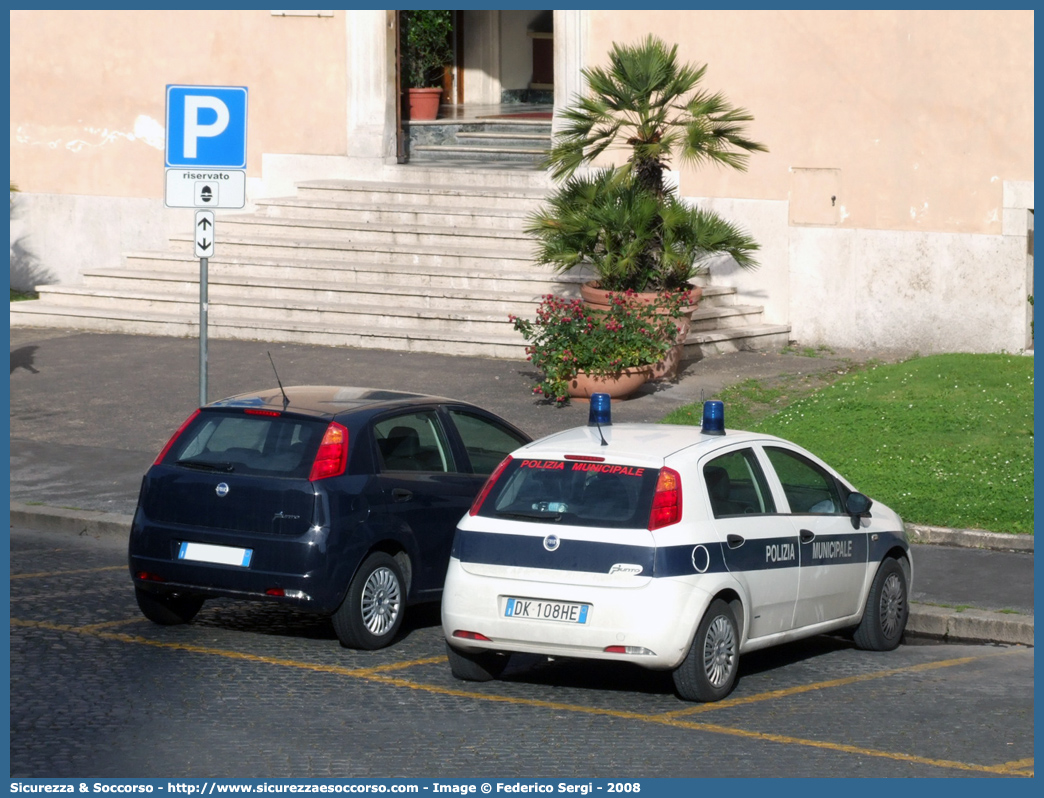 -
Polizia Municipale
Comune di Roma
Fiat Grande Punto
Parole chiave: Polizia;Municipale;Locale;Roma;Fiat;Grande Punto