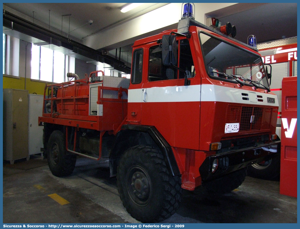 VF 14884
Corpo Nazionale Vigili del Fuoco
Iveco 80-16
Parole chiave: VVF;V.V.F.;Corpo;Nazionale;Vigili;del;Fuoco;Iveco;80-16;80.16;80;16