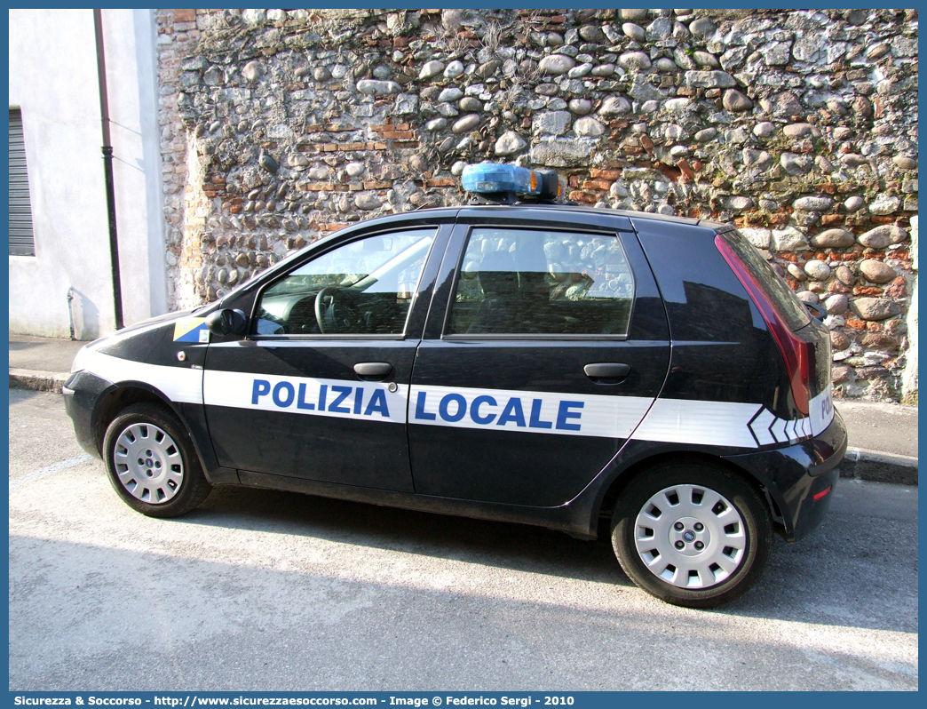 Polizia Locale YA819AC
Polizia Locale
Comune di Verona
Fiat Punto Classic
Parole chiave: Polizia;Locale;Municipale;Verona;Fiat;Punto;YA819AC