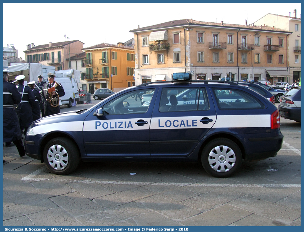 Polizia Locale YA815AC
Polizia Locale
Comune di Verona
Skoda Octavia Wagon II serie
Parole chiave: PL;P.L.;PM;P.M.;Polizia;Locale;Municipale;Verona;Skoda;Octavia;Wagon