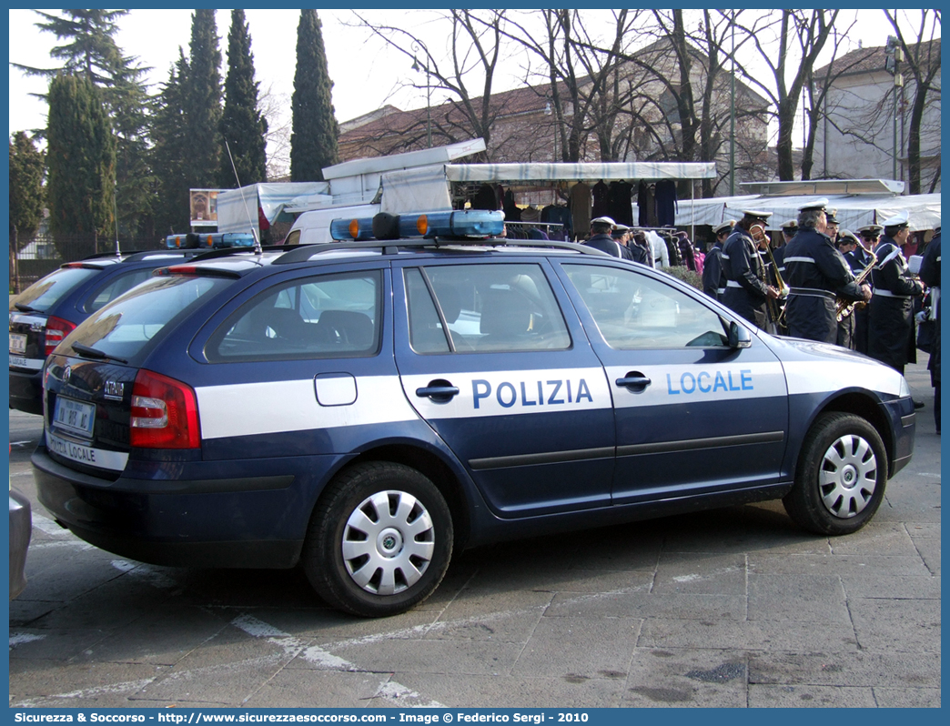 Polizia Locale YA813AC
Polizia Locale
Comune di Verona
Skoda Octavia Wagon II serie
Parole chiave: PL;P.L.;PM;P.M.;Polizia;Locale;Municipale;Verona;Skoda;Octavia;Wagon