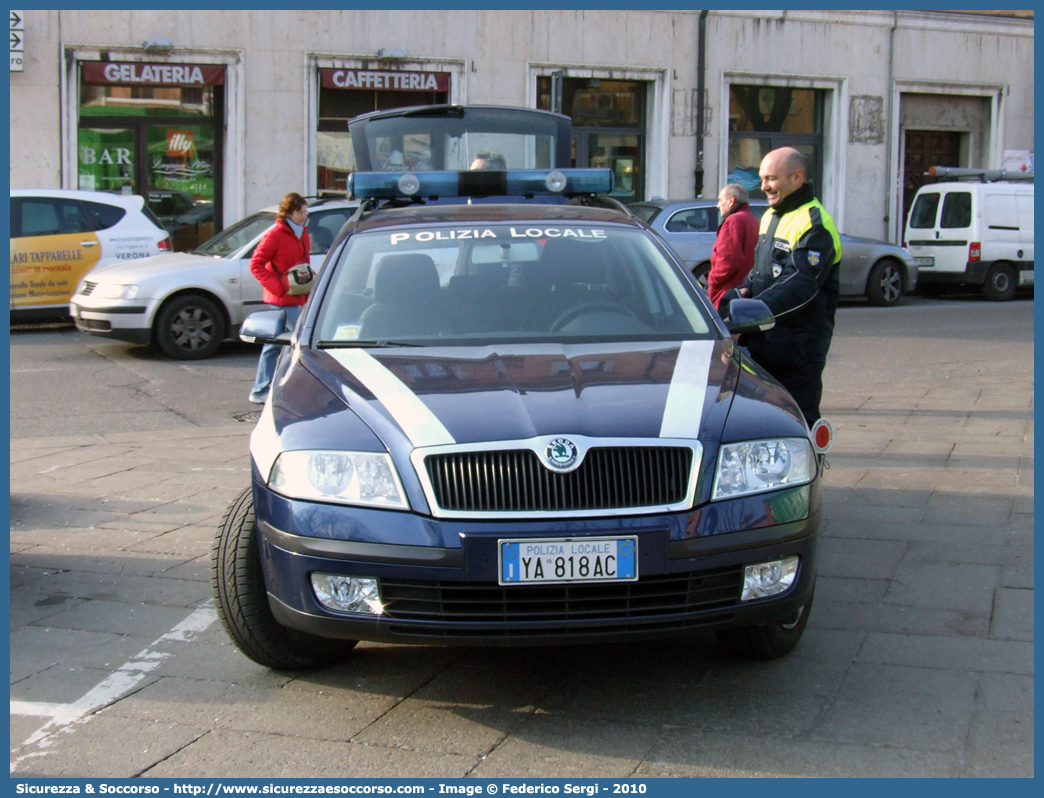 Polizia Locale YA818AC
Polizia Locale
Comune di Verona
Skoda Octavia Wagon II serie
Parole chiave: PL;P.L.;PM;P.M.;Polizia;Locale;Municipale;Verona;Skoda;Octavia;Wagon