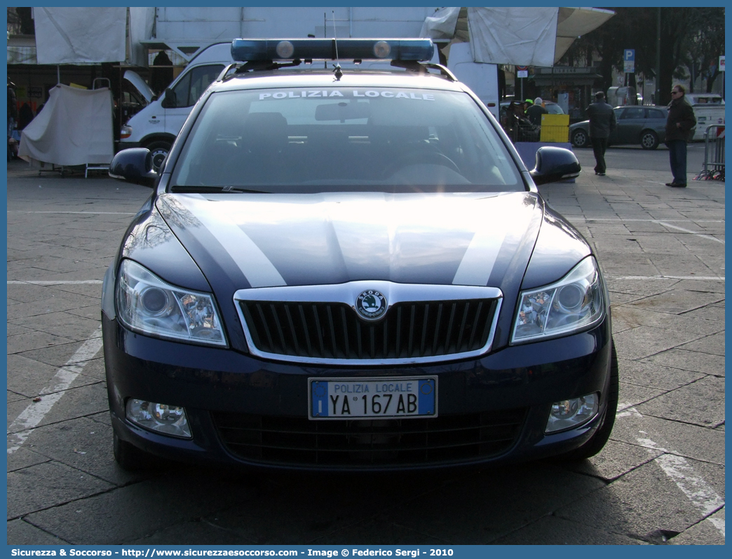 Polizia Locale YA167AB
Polizia Locale
Corpo Intercomunale
Sant'Ambrogio di Valpolicella e Dolcè
Skoda Octavia Wagon III serie
Allestitore Bertazzoni S.r.l.
Parole chiave: Polizia;Locale;Municipale;Sant Ambrogio di Valpolicella;Sant&#039;Ambrogio di Valpolicella;Dolce;Dolcè;Skoda;Octavia;Wagon;Bertazzoni;YA167AB;YA 167 AB