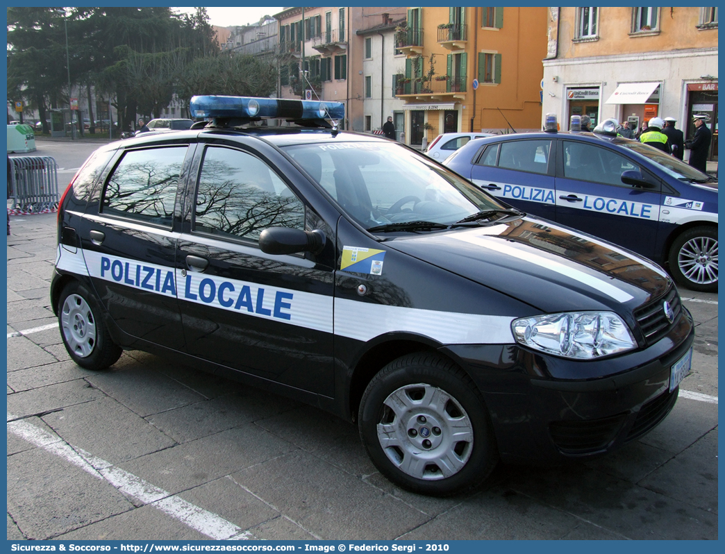 Polizia Locale YA835AC
Polizia Locale
Comune di Verona
Fiat Punto III serie
Parole chiave: Polizia;Locale;Municipale;Verona;Fiat;Punto;YA835AC