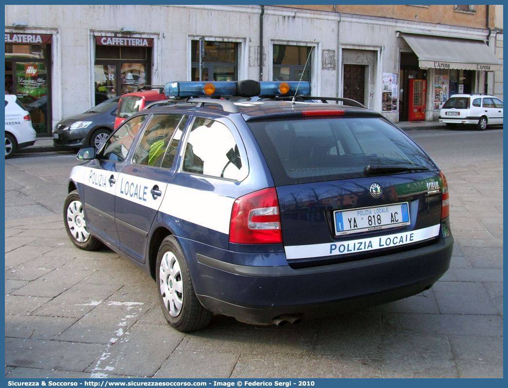 Polizia Locale YA818AC
Polizia Locale
Comune di Verona
Skoda Octavia Wagon II serie
Parole chiave: PL;P.L.;PM;P.M.;Polizia;Locale;Municipale;Verona;Skoda;Octavia;Wagon