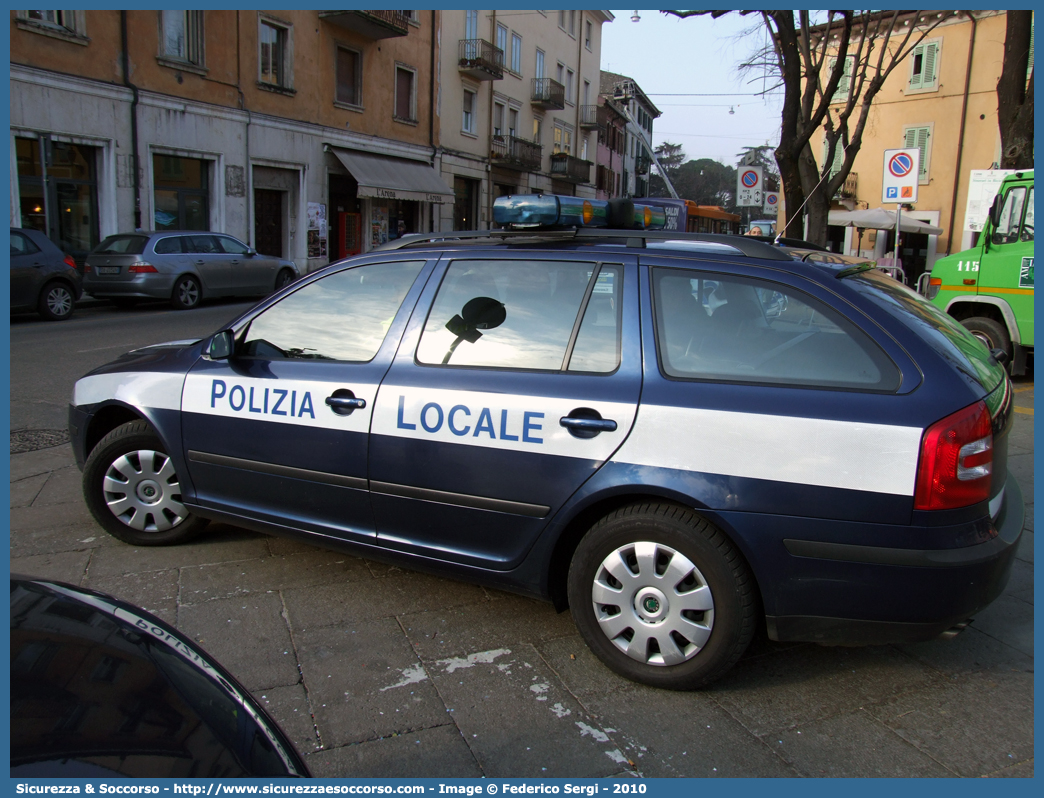 Polizia Locale YA818AC
Polizia Locale
Comune di Verona
Skoda Octavia Wagon II serie
Parole chiave: PL;P.L.;PM;P.M.;Polizia;Locale;Municipale;Verona;Skoda;Octavia;Wagon