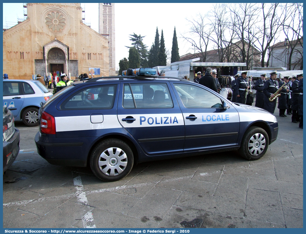 Polizia Locale YA813AC
Polizia Locale
Comune di Verona
Skoda Octavia Wagon II serie
Parole chiave: PL;P.L.;PM;P.M.;Polizia;Locale;Municipale;Verona;Skoda;Octavia;Wagon