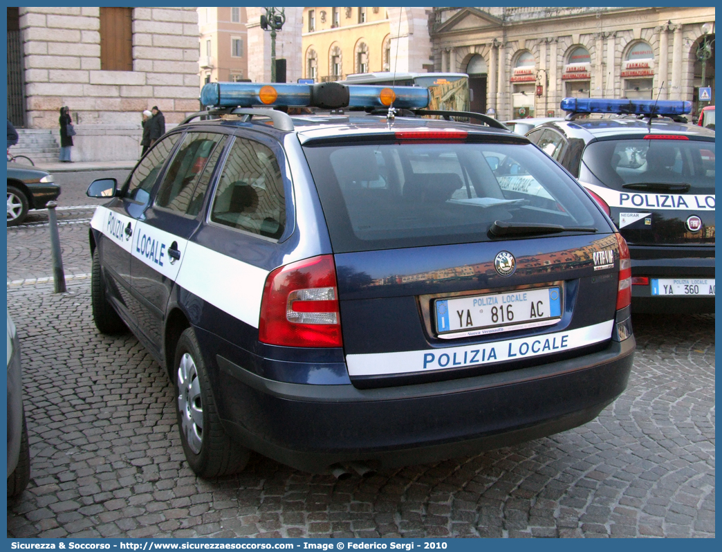 Polizia Locale YA816AC
Polizia Locale
Comune di Verona
Skoda Octavia Wagon II serie
Parole chiave: PL;P.L.;PM;P.M.;Polizia;Locale;Municipale;Verona;Skoda;Octavia;Wagon