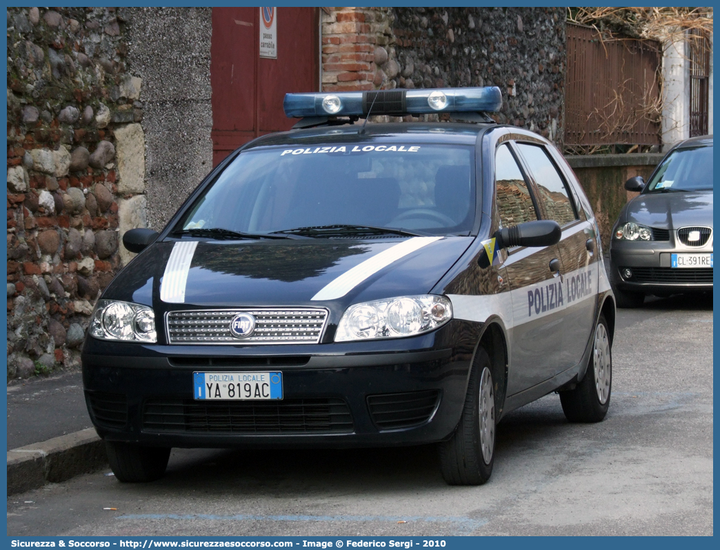 Polizia Locale YA819AC
Polizia Locale
Comune di Verona
Fiat Punto Classic
Parole chiave: Polizia;Locale;Municipale;Verona;Fiat;Punto;YA819AC