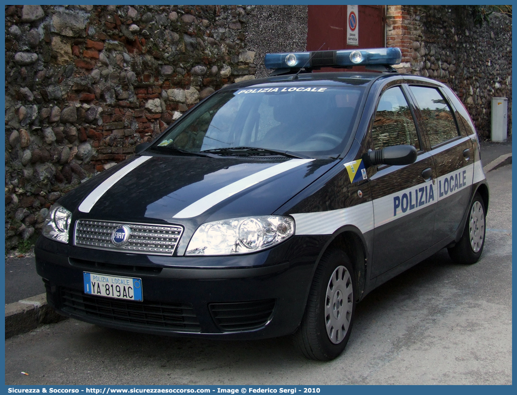 Polizia Locale YA819AC
Polizia Locale
Comune di Verona
Fiat Punto Classic
Parole chiave: Polizia;Locale;Municipale;Verona;Fiat;Punto;YA819AC