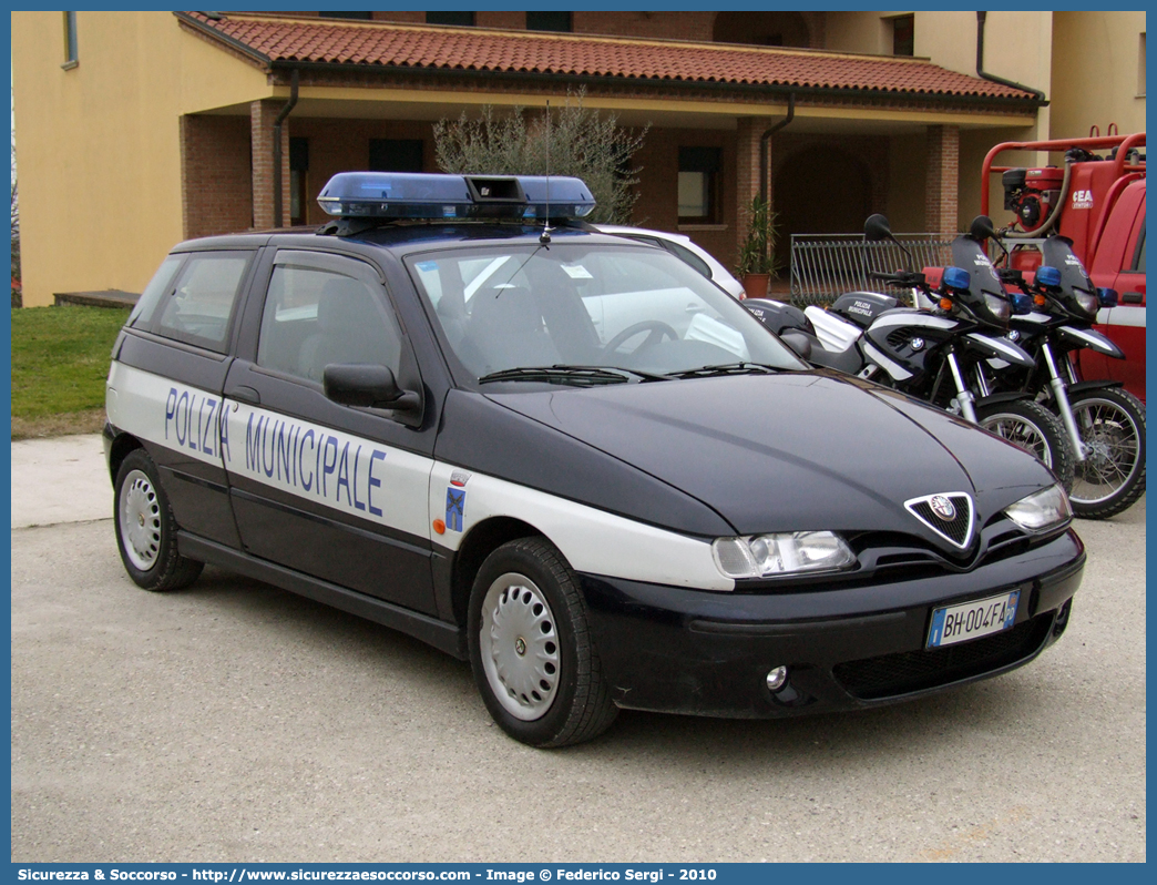 -
Polizia Municipale
Comune di Montegrotto Terme
Alfa Romeo 145
Parole chiave: Polizia;Locale;Municipale;Montegrotto Terme;Alfa Romeo;145