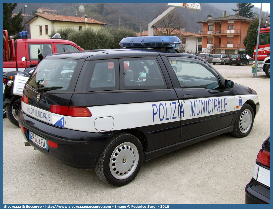 -
Polizia Municipale
Comune di Montegrotto Terme
Alfa Romeo 145
Parole chiave: Polizia;Locale;Municipale;Montegrotto Terme;Alfa Romeo;145