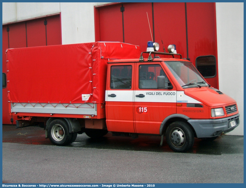 VF 18527
Corpo Nazionale Vigili del Fuoco
Nucleo Elicotteri
Iveco Daily 35-10 II serie
Parole chiave: VVF;V.V.F;Corpo;Nazionale;Vigili;del;Fuoco;Nucleo;Elicotteri;Reparto;Volo;Iveco;Daily;35-10;35.10;35;10