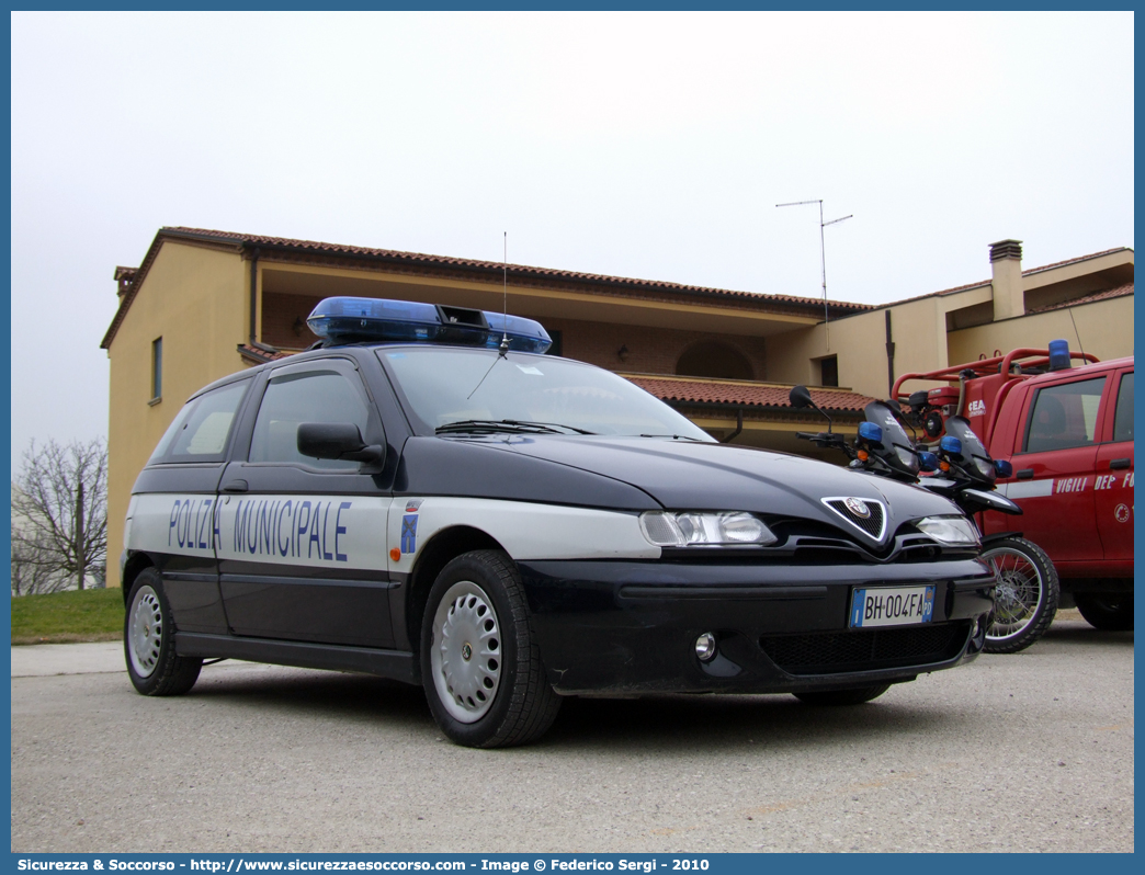 -
Polizia Municipale
Comune di Montegrotto Terme
Alfa Romeo 145
Parole chiave: Polizia;Locale;Municipale;Montegrotto Terme;Alfa Romeo;145