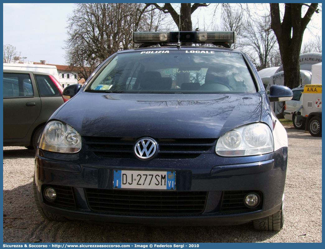 -
Polizia Locale
Unione Comuni Caldogno,
Costabissara e Isola Vicentina
Volkswagen Golf V serie
Parole chiave: Polizia;Locale;Municipale;Isola Vicentina;Costabissara;Caldogno;Volkswagen;Golf