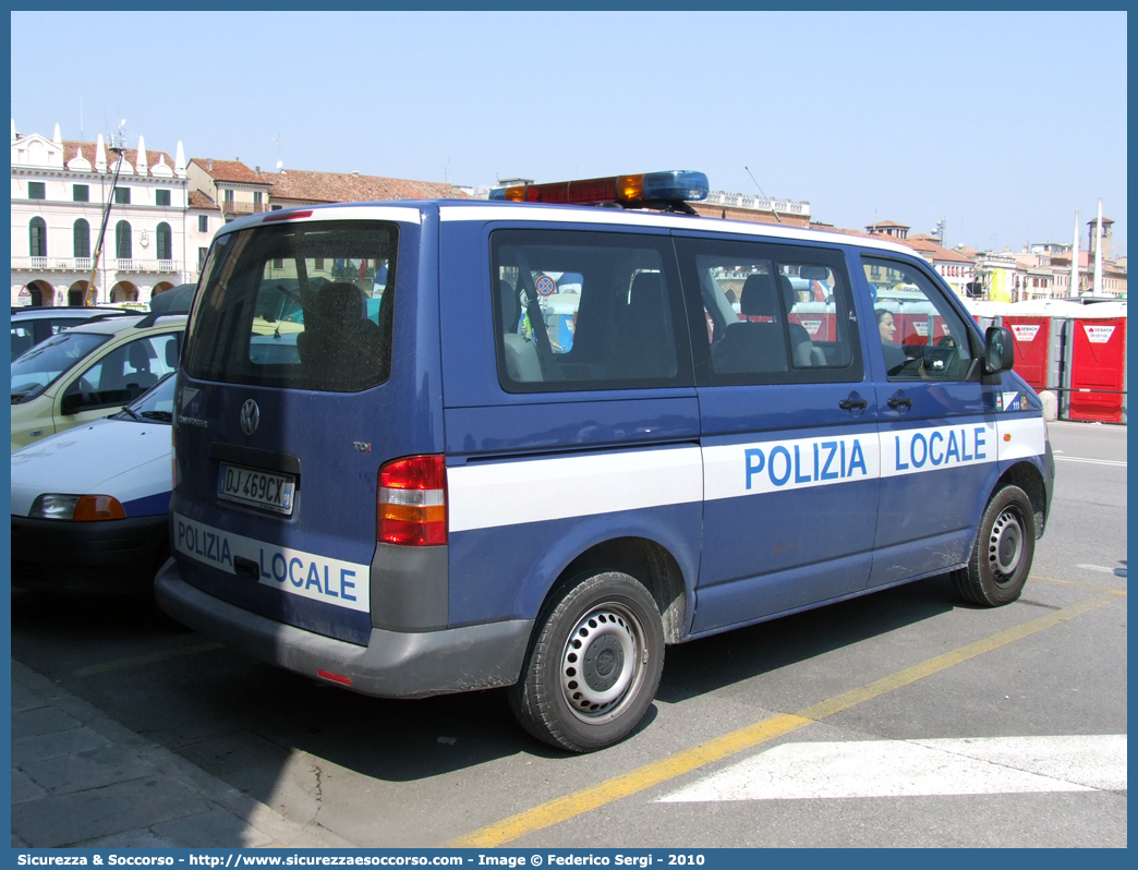 -
Polizia Locale
Comune di Padova
Volkswagen Transporter T5
Parole chiave: PL;PM;P.L.;P.M.;Polizia;Locale;Municipale;Padova;Volkswagen;Transporter;T5