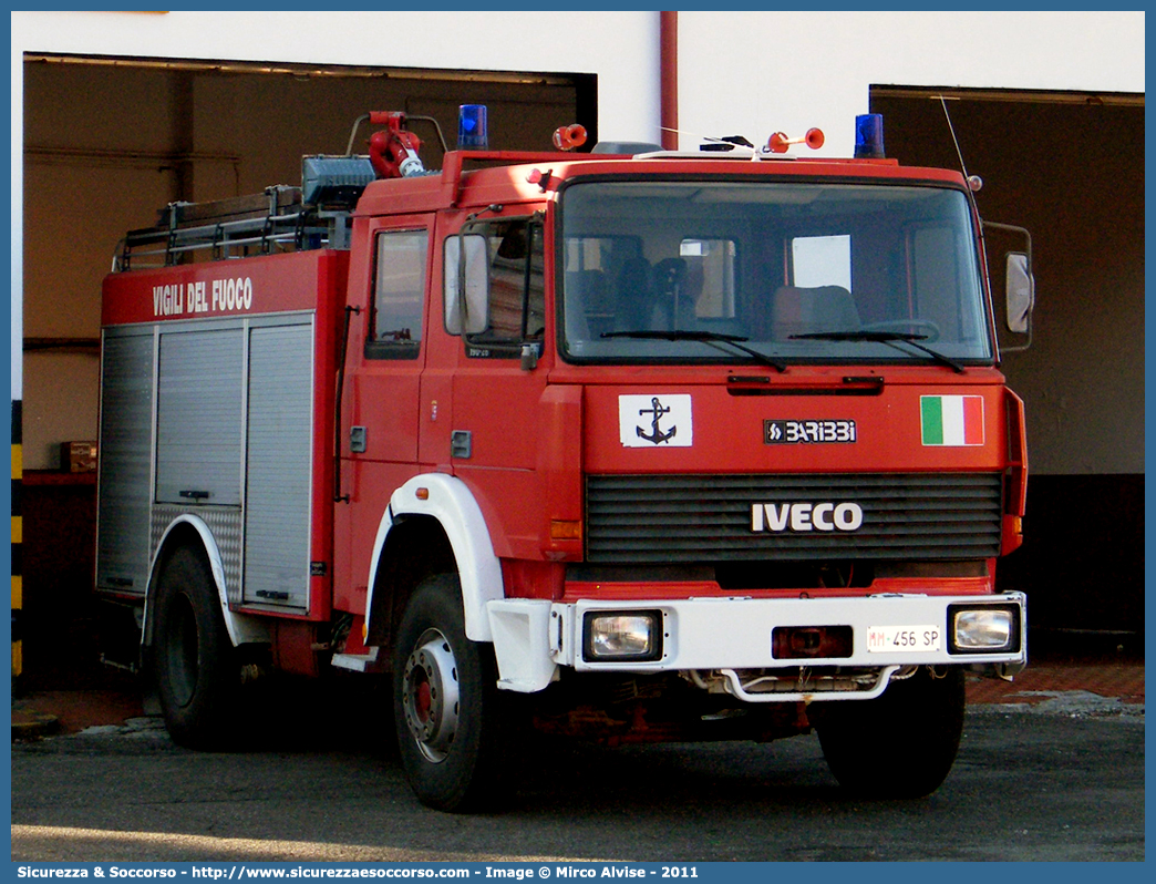 MM 456SP
Marina Militare Italiana
Servizio Antincendio
Iveco 190-26
Allestitore Baribbi S.p.A.
Parole chiave: MMI;M.M.I.;Marina;Militare;Servizio;Antincendio;Iveco;190-26;Baribbi