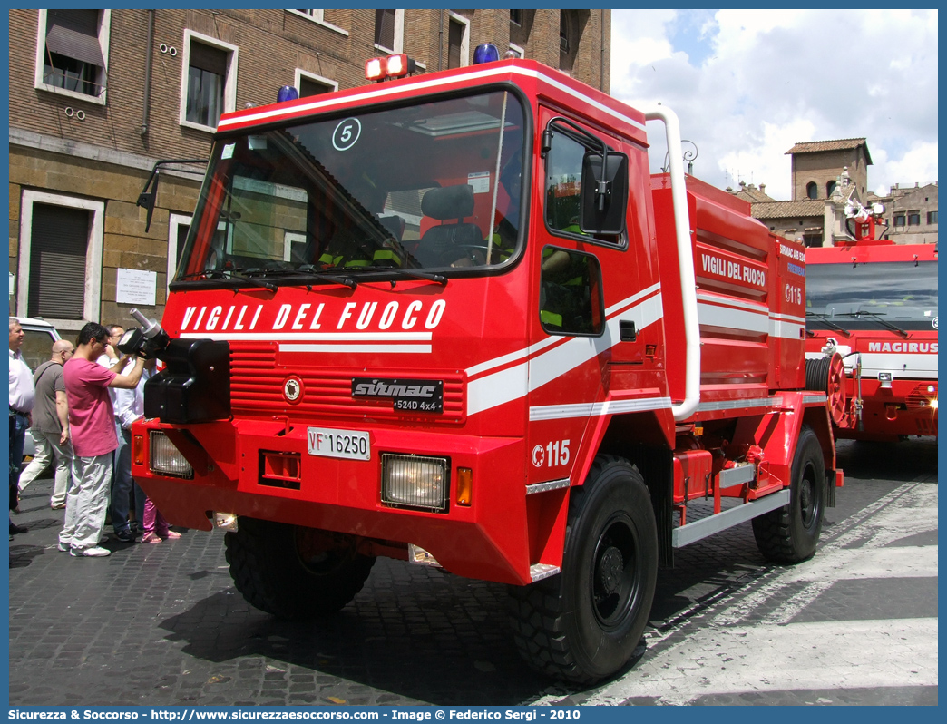 VF 16250
Corpo Nazionale Vigili del Fuoco
Sirmac 524D 4x4
Parole chiave: Corpo;Nazionale;Vigili del Fuoco;Vigili;Fuoco;Sirmac;524D;524 D;AIB